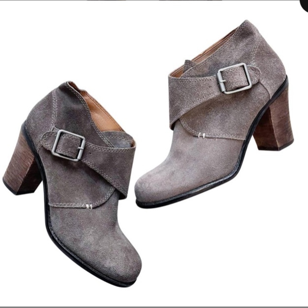 Lucky brand mickie suede heeled boots size 5 leather inside
